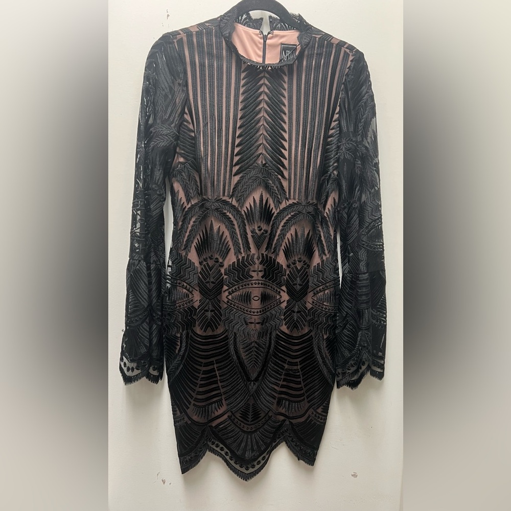 NE NIGHTWAY Bell Sleeve long sleeve black and nude Lace Sheath miniDress size 4